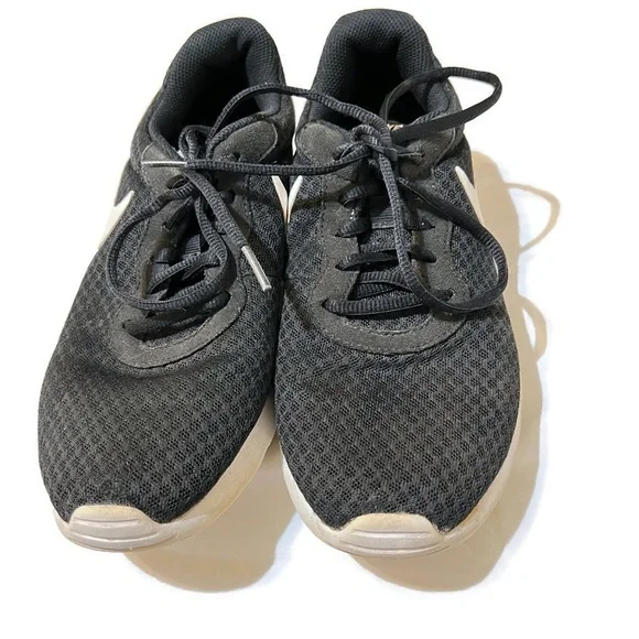 Nike woman’s black shoes size 8 - Picture 3 of 9